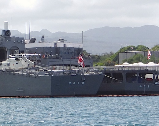 12真珠湾自衛艦4s.jpg